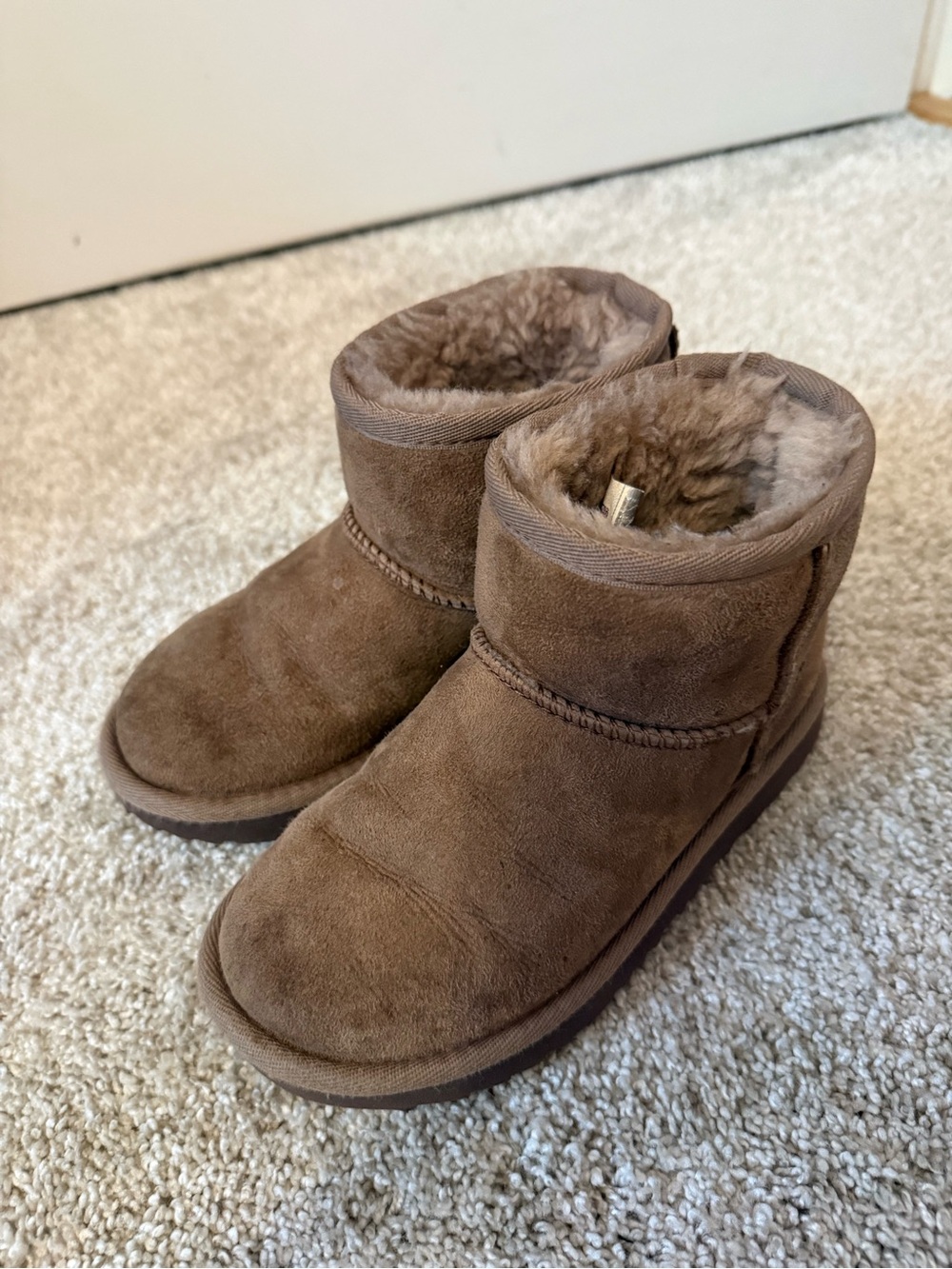 Ugg Girls Classic Mini 2 size 12T